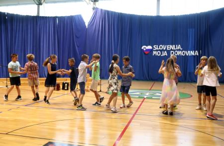 PRIREDITEV OB DNEVU DRŽAVNOSTI IN ZAKLJUČKU ŠOLSKEGA LETA 29 FOTO LJUBO VUKELIČ